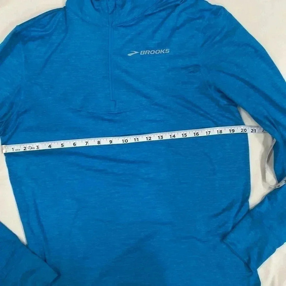 Brooks quarter zip - Picture 2 of 9